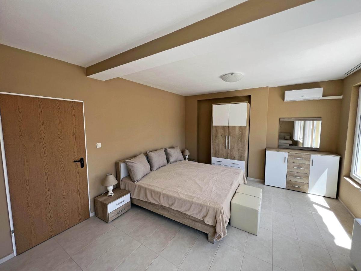 Valemar Apartments Pomorie Luaran gambar